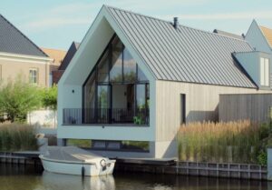 longhouse Amersfoort exclusief laak staal dak stucwerk waterkant steiger boot