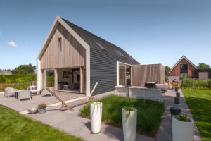 staalconstructie staal schuurwoning nom accoya sanwichpaneel damwand schuifpui